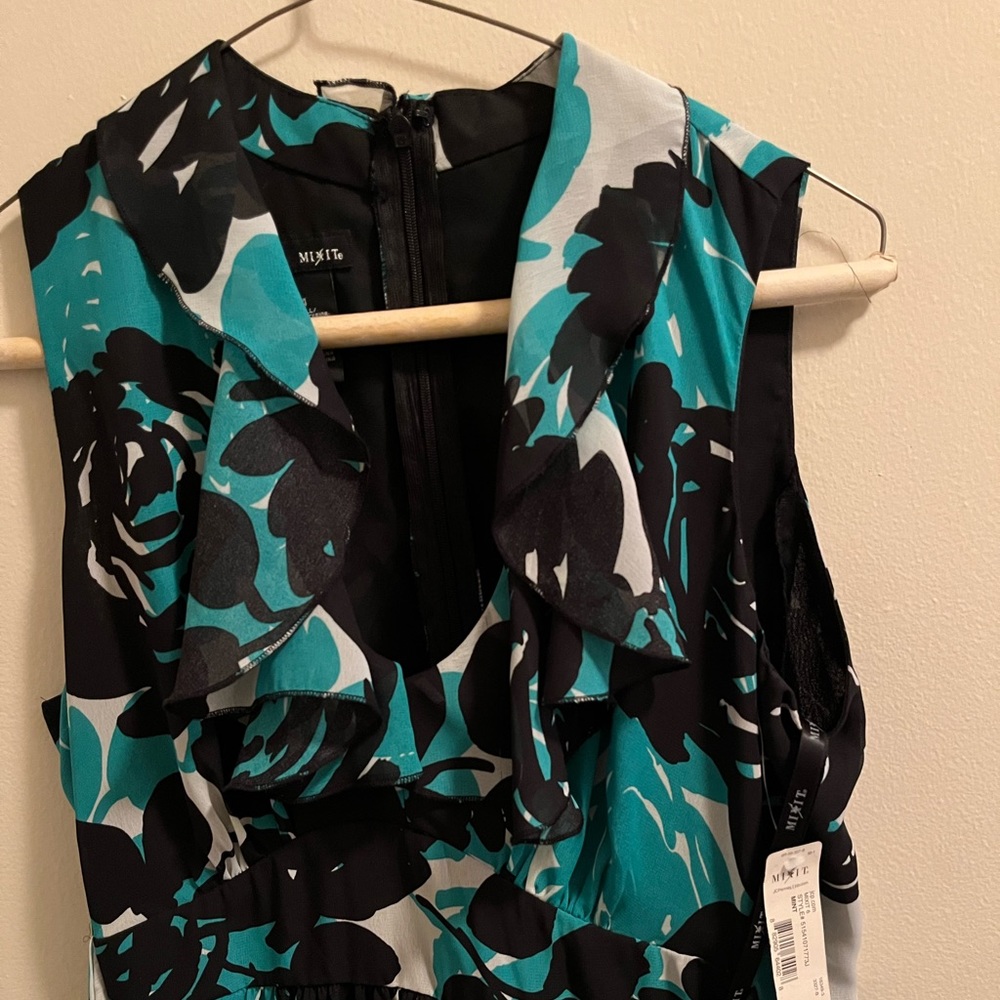 Size 4 new dress 100% polyester